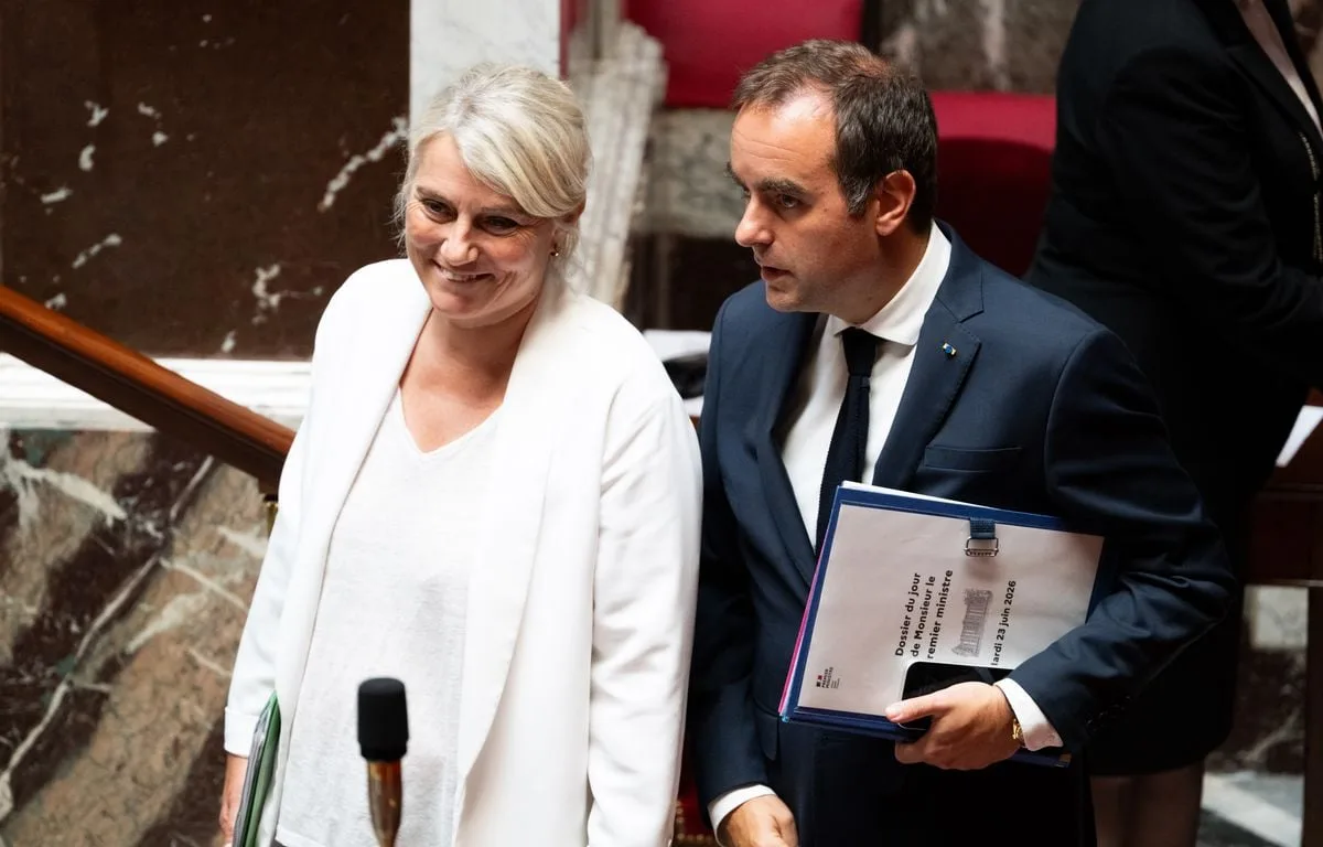 CANICULE : LES MINISTRES PRIVÉS DE VACANCES D’ÉTÉ ? LECORNU N’EST PAS CONTRE SI LA FOURNAISE S’ÉTERNISE