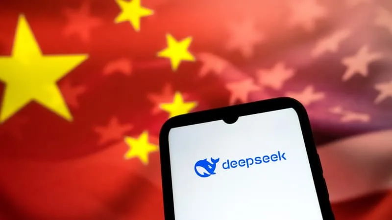 EN CHINE, LES TRIBUNAUX ANNULENT LES LICENCIEMENTS CAUSÉS PAR L’ADOPTION DE L’IA: LES ENTREPRISES LE FONT QUAND MÊME, MAIS DISCRÈTEMENT