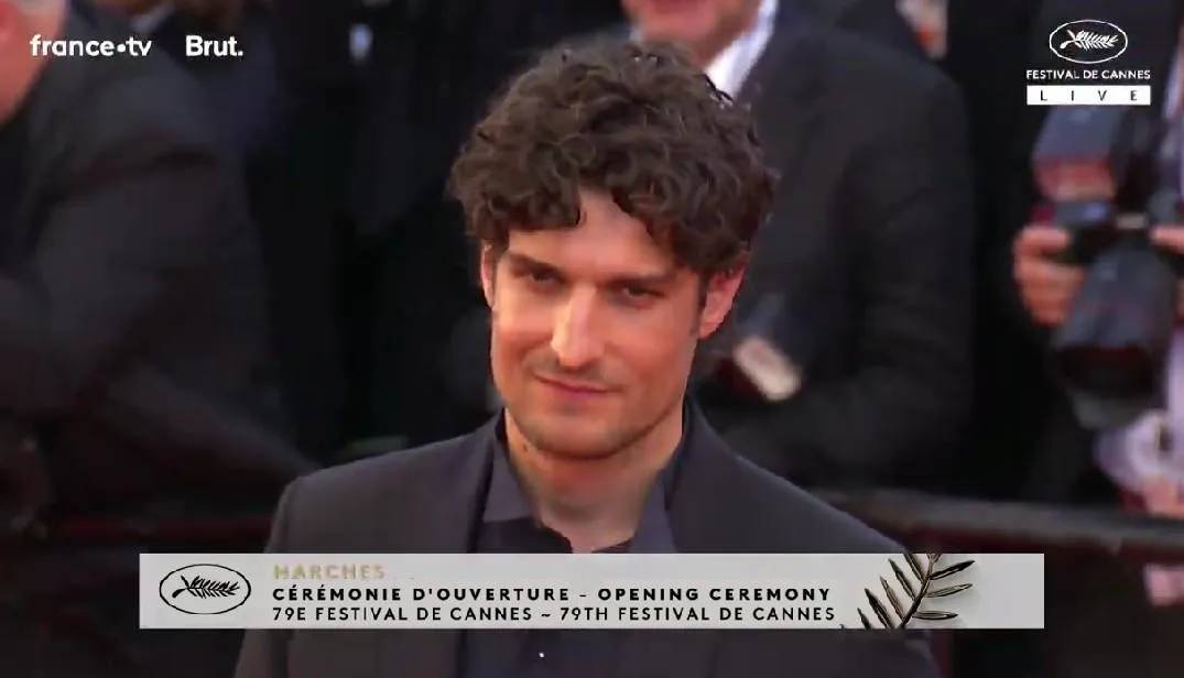 AU FESTIVAL DE CANNES, LE PREMIER TAPIS ROUGE A FAIT UN CLIN D’OEIL À CE SUCCÈS ACTUEL DU BOX-OFFICE FRANÇAIS