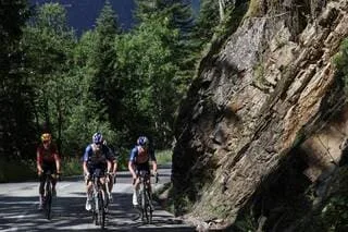 TOUR AUVERGNE-RHÔNE-ALPES. LE CLASSEMENT GÉNÉRAL APRÈS LA 6E ÉTAPE GAGNÉE PAR MAXIM VAN GILS, LUKE TUCKWELL EN JAUNE
