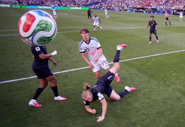 “DÉMOLIS” PAR LA BELGIQUE, LES AMÉRICAINS VOIENT LEUR RÊVE DE COUPE DU MONDE “MOURIR SALEMENT”