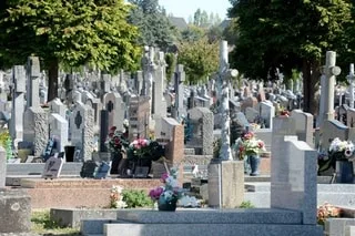 UN CIMETIÈRE PROFANÉ PRÈS DE METZ, UNE FEMME PLACÉE EN GARDE À VUE