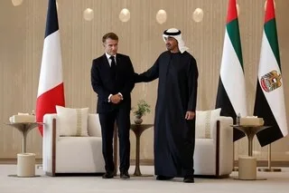 EN TOURNÉE DANS LE GOLFE, EMMANUEL MACRON A SÉCURISÉ DES LIVRAISONS SUPPLÉMENTAIRES DE 200 000 TONNES DE DIESEL PAR MOIS