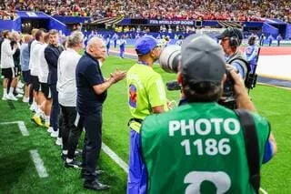 THOMAS TUCHEL A FAIT PLIER LA FIFA ! LE POSITIONNEMENT DES PHOTOGRAPHES PENDANT LES HYMNES AJUSTÉ EN COUPE DU MONDE