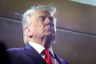 « UNE TRÈS MAUVAISE DÉCISION » : TRUMP CHARGE L’ARBITRAGE APRÈS UNE FAUTE NON SIFFLÉE DE WEMBANYAMA LORS DES FINALES NBA
