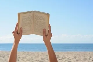 C’EST L’ÉTÉ : VOICI NOTRE SÉLECTION DE SIX LIVRES POUR PARTIR EN VOYAGE