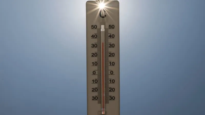 DIRECT. CANICULE: QUATRE DÉPARTEMENTS MAINTENUS EN VIGILANCE ORANGE, JUSQU’À 35°C ATTENDUS