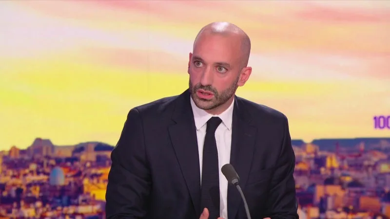 TRAIN ATTAQUÉ, TIRS « IRRESPONSABLES » D’UNE FRÉGATE RUSSE: POUR LE MINISTRE BENJAMIN HADDAD, « LA FORME D’ESCALADE DE LA PART DE LA RUSSIE » EST UN « SIGNE DE FÉBRILITÉ »