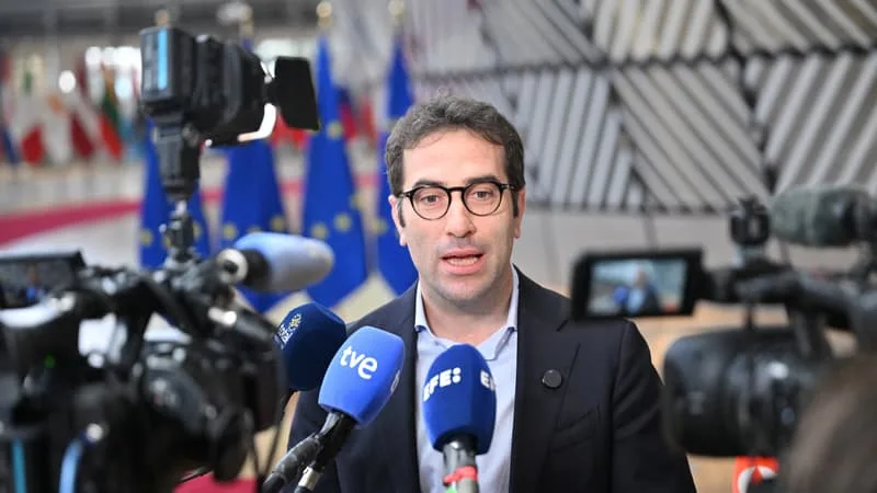 « HORS DE QUESTION, ÇA MÉRITE DE FINIR À LA POUBELLE »: APRÈS LA FRANCE, L’ESPAGNE TENTE DE RELANCER L’IDÉE D’UN EMPRUNT EUROPÉEN MAIS SE HEURTE À UN MUR