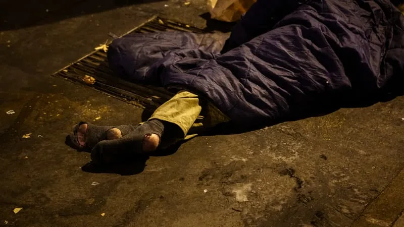 UN NOMBRE QUI « CONTINUE D’AUGMENTER ANNÉES APRÈS ANNÉES »: AU MOINS 929 PERSONNES MORTES « SANS CHEZ-SOI » EN 2025