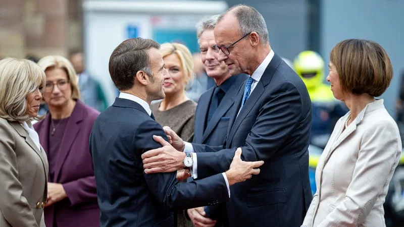 EDITO. LA FRANCE PARLE DE « GÉRONTOCRATIE », L’ALLEMAGNE ÉVOQUE LE « CONFLIT ENTRE GÉNÉRATIONS » MAIS LE PROBLÈME EST LE MÊME: IL N’Y A PLUS ASSEZ DE MONDE POUR PAYER LES RETRAITES (POURTANT BERLIN VA AUGMENTER L’ÂGE À 67 ANS)
