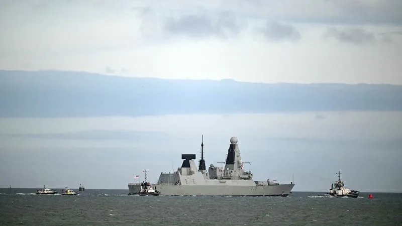 POUR REMPLACER SES DESTROYERS VIEILLISSANTS ET « CONTRER L’ACTIVITÉ RUSSE », LE ROYAUME-UNI VEUT SE DOTER DE SIX NAVIRES DE GUERRE « HYBRIDES »