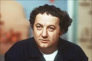 FRANCE 3 DIFFUSE UN HOMMAGE À COLUCHE ET SON ÉPOQUE FORMIDABLE : « IL NOUS MANQUE, L’ENFOIRÉ »