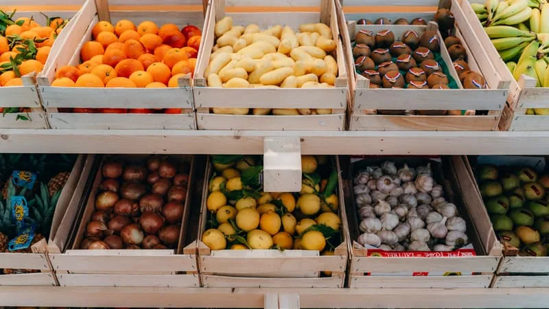 BANANES, POMMES, MELONS… POURQUOI IL NE FAUT SURTOUT PAS RANGER CES FRUITS ET LÉGUMES ENSEMBLE