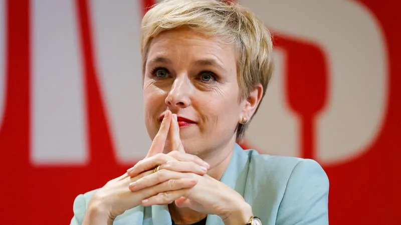 PRÉSIDENTIELLE 2027: LA DÉPUTÉE ÉCOLOGISTE CLÉMENTINE AUTAIN DIT PRENDRE ACTE DE L’ÉCHEC DE LA PRIMAIRE UNITAIRE À GAUCHE ET RENONCE À ÊTRE CANDIDATE