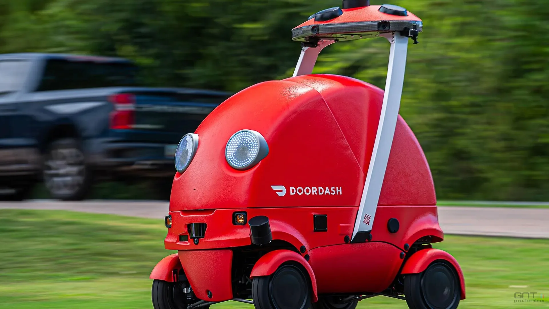 UN ROBOT LIVREUR S’INCRUSTE AU MILIEU D’UNE INTERVENTION DU SWAT