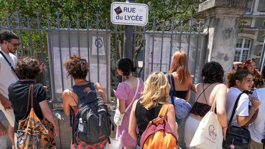 RÉSULTATS DU BAC 2026 : LES BACHELIERS DE CETTE ANNÉE ONT FAIT UN PEU MOINS BIEN QUE LEURS AÎNÉS