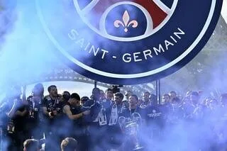 REPORTAGE. « TROPHÉES, AMBIANCE, DÉBORDEMENTS, À PARIS TOUT EST DÉMULTIPLIÉ » : LA CAPITALE AU LENDEMAIN DU SACRE DU PSG