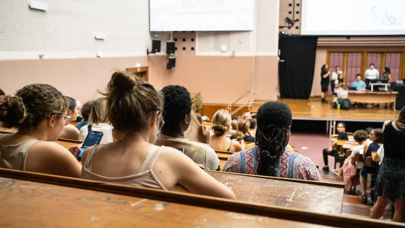 À PARTIR DU 1ER JUILLET, LES ÉTUDIANTS EXTRA-EUROPÉENS ET NON BOURSIERS NE TOUCHERONT PLUS LES APL
