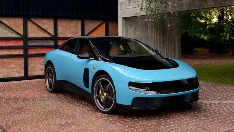 POUR ACHETER LA FERRARI DE LEURS RÊVES, CERTAINS CLIENTS VONT ACHETER LA FERRARI ÉLECTRIQUE QU’ILS N’AIMENT PAS