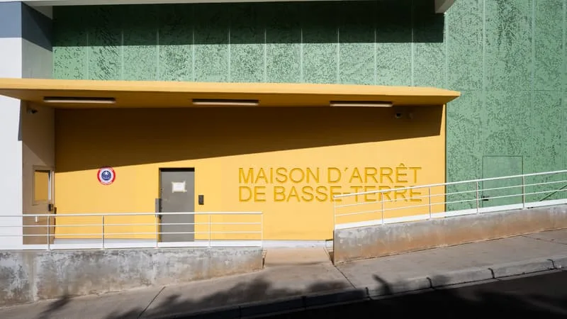 ACTUELLEMENT DÉTENU EN GUADELOUPE, LE JEUNE AMÉRICAIN SOUPÇONNÉ D’AVOIR DÉROBÉ 46 MILLIONS DE DOLLARS EN CRYPTOMONNAIES AU GOUVERNEMENT SERA EXTRADÉ VERS LES ÉTATS-UNIS