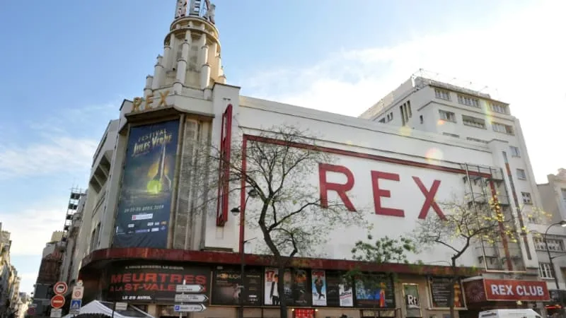 LE CINÉMA LE GRAND REX VA METTRE EN VENTE UNE PARTIE DE SES FAUTEUILS