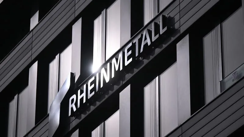 ALORS QUE L’EUROPE SE RÉARME À MARCHE FORCÉE, L’ALLEMAND RHEINMETTAL CÈDE SA DIVISION AUTOMOBILE POUR 350 MILLIONS D’EUROS AFIN DE SE CONCENTRER SUR LA DÉFENSE