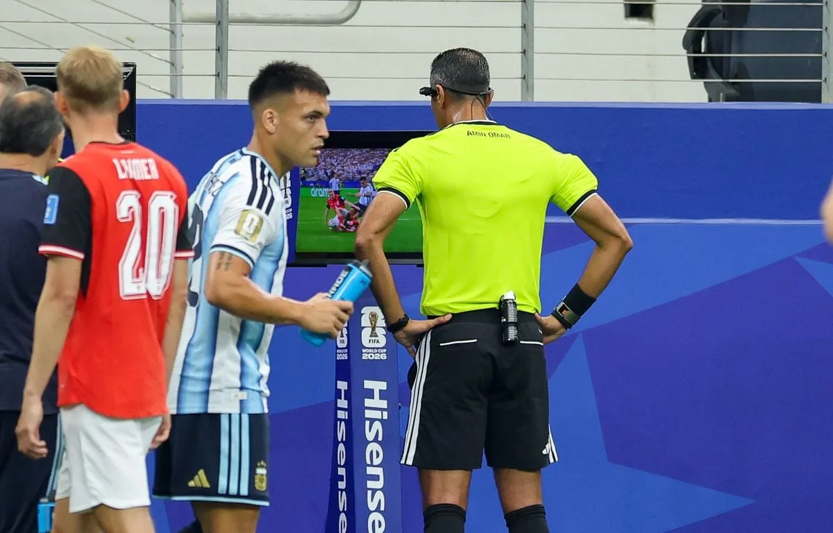 COUPE DU MONDE 2026 : PENALTY OUBLIÉ POUR LE GHANA, PAS DE ROUGE POUR LIONEL MESSI… MAIS QUE FAIT LA VAR ?