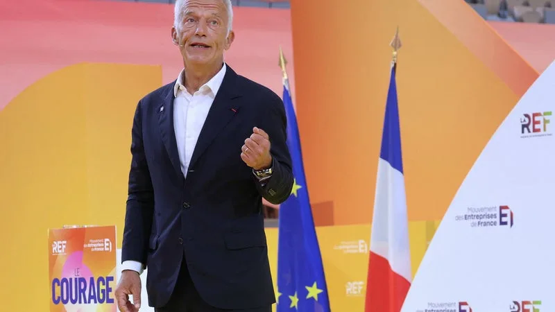 « J’AI EU PLUSIEURS APPELS DE L’ÉTRANGER »: LE PATRON DU MEDEF PATRICK MARTIN JUGE QU’IL EST « GRAND TEMPS QUE LE PAYS SE RESSAISISSE » ET DÉPLORE « LA DÉGRADATION DE L’IMAGE DE LA FRANCE »