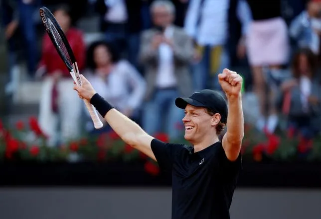 QUI POURRA ARRÊTER LA MACHINE À RECORDS JANNIK SINNER À ROLAND-GARROS ?