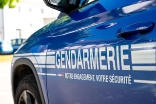 UN SUSPECT PLACÉ EN DÉTENTION POUR PLUSIEURS DÉPARTS DE FEU DANS LE VAR