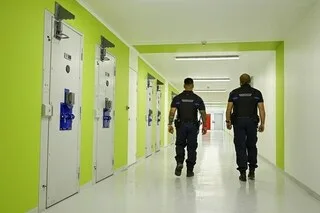 BRAQUAGE DE BIJOUTERIE COMMANDITÉ EN PRISON : HAMDI MEKACHER CONDAMNÉ, UN PROCÈS SOUS SURVEILLANCE EN MAINE-ET-LOIRE