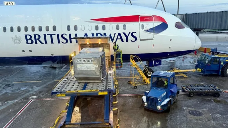 DES PILOTES DE LIGNE QUI NE VOLERONT JAMAIS? BRITISH AIRWAYS EN RECRUTE CERTAINS MAIS UNIQUEMENT POUR DÉPLACER DES AVIONS D’UN TERMINAL À L’AUTRE DE L’AÉROPORT DE CHICAGO