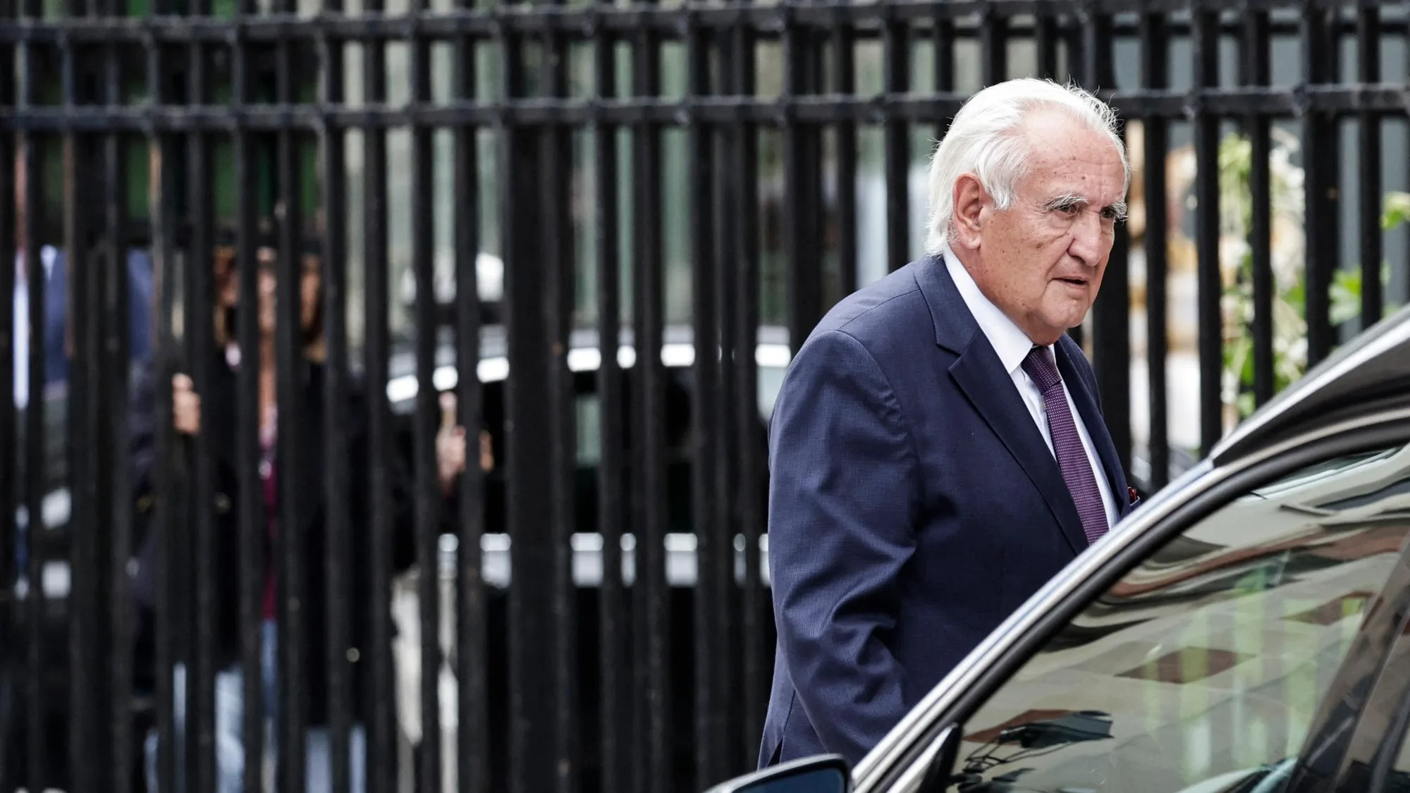 LA JUSTICE OUVRE UNE ENQUÊTE SUR L’ACCIDENT IMPLIQUANT JEAN-PIERRE RAFFARIN ET SA VOITURE DE FONCTION