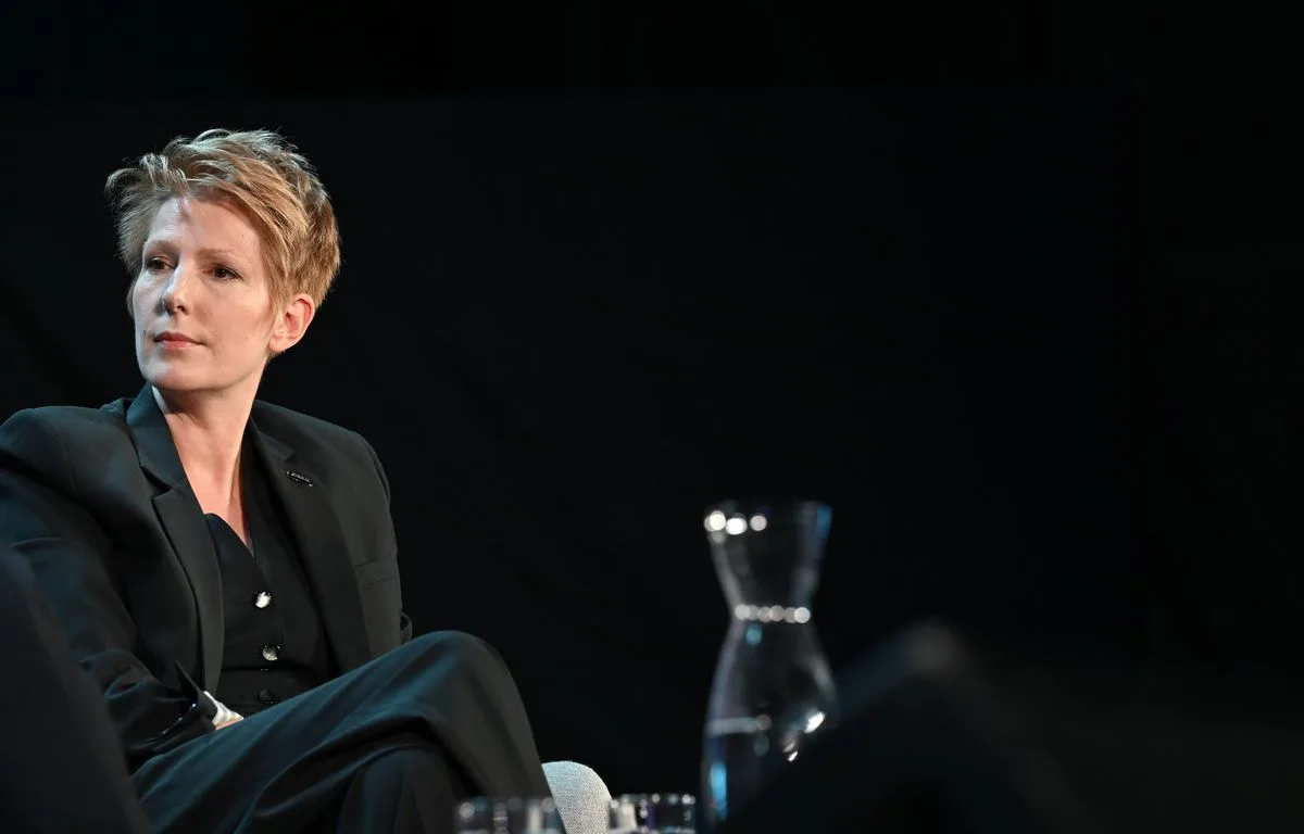 PRÉSIDENTIELLE 2027 : A QUOI ÇA SERT DE SE PRÉSENTER QUAND ON N’A AUCUNE CHANCE, COMME NATACHA POLONY ?