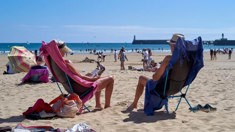 « UN PILIER ESSENTIEL DU TOURISME INTÉRIEUR »: 82% DES FONCTIONNAIRES COMPTENT PARTIR EN VACANCES CET ÉTÉ CONTRE 68% DES FRANÇAIS (MAIS ILS TAILLERONT DAVANTAGE DANS LEUR BUDGET)