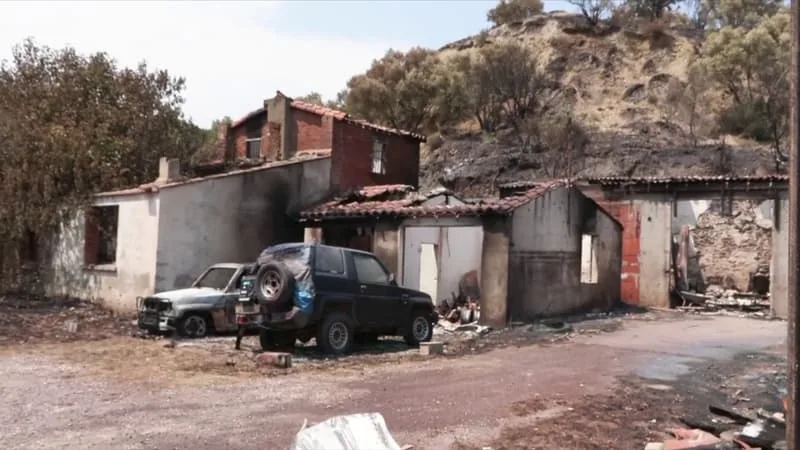 « UNE PERTE SENTIMENTALE ÉNORME »: DANS LES PYRÉNÉES-ORIENTALES, LES HABITANTS CONSTATENT LES DÉGÂTS CAUSÉS PAR L’INCENDIE