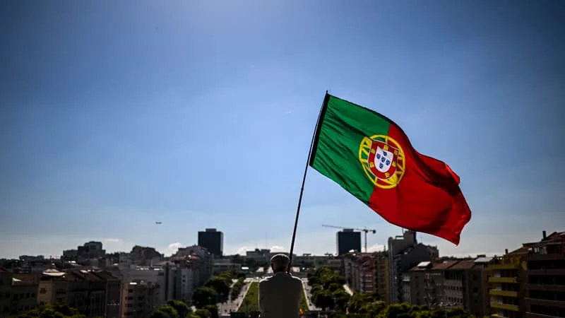 50 HEURES PAR SEMAINE SANS RÉMUNÉRATION SUPPLÉMENTAIRE, « CONTRATS PRÉCAIRES À VIE »: UNE 2E GRÈVE D’AMPLEUR PERTURBE LE PORTUGAL À CAUSE D’UNE LOI TRAVAIL CONTROVERSÉE