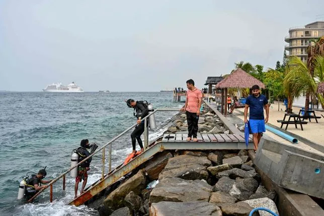CINQ PLONGEURS ITALIENS MEURENT AUX MALDIVES : “PIÉGÉS DANS LA GROTTE”