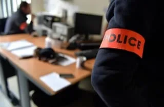 UN HOMME, LIÉ À « L’ULTRAGAUCHE RADICALE », EST SOUPÇONNÉ D’UN PROJET D’ATTAQUE CONTRE DES FORCES DE L’ORDRE