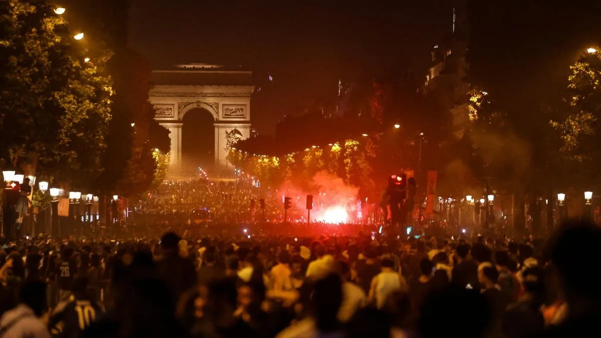 PLUS DE 400 INTERPELLÉS APRÈS LE SACRE DU PSG EN LIGUE DES CHAMPIONS, LES CÉLÉBRATIONS MAINTENUES À PARIS