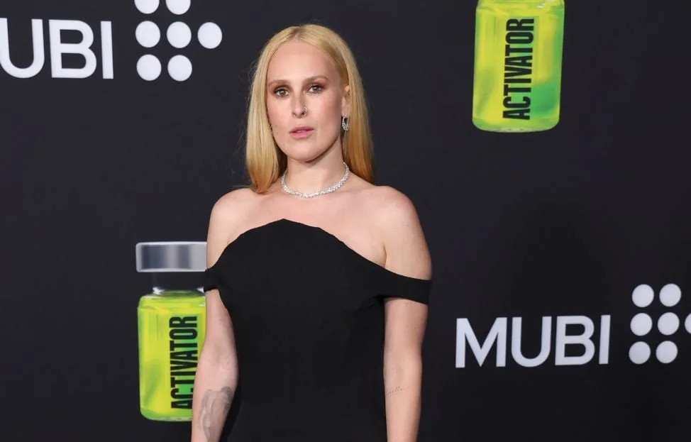 RUMER WILLIS ACCUSE SON EX-CONJOINT D’« ABUS ÉMOTIONNEL » SUR FOND DE BATAILLE POUR LA GARDE DE LEUR FILLE