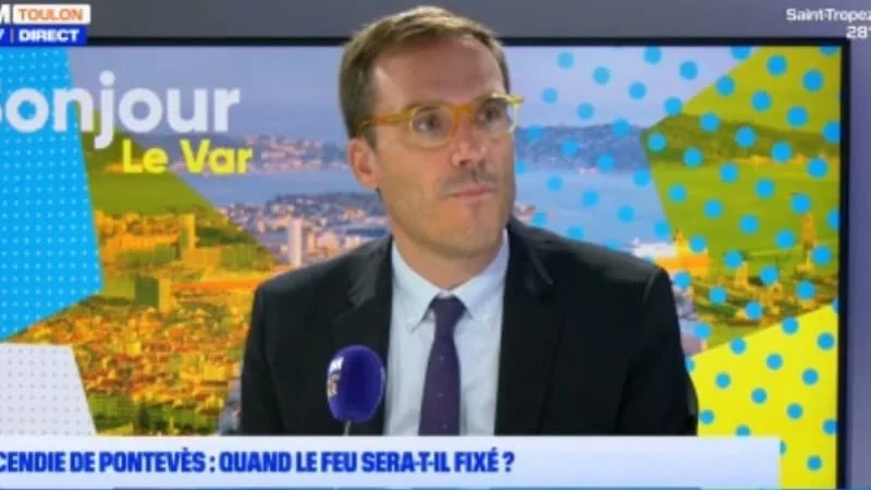 INCENDIE DANS LE VAR: LE FEU N’EST « TOUJOURS PAS FIXÉ, MAIS CONTENU », UNE HAUSSE DES TEMPÉRATURES ET DU MISTRAL ATTENDUS CE LUNDI