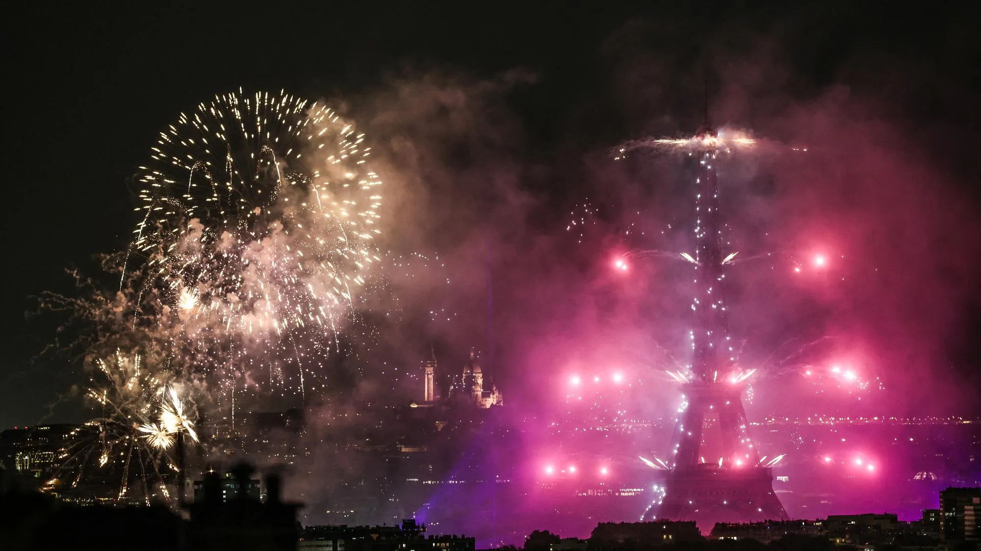 FÊTE NATIONALE : POURQUOI PARIS AVANCE SON FEU D’ARTIFICE AU 13 JUILLET CETTE ANNÉE