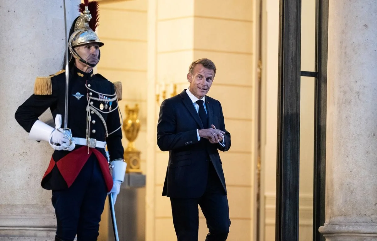 PRIX DES CARBURANTS : MACRON DEMANDE AU GOUVERNEMENT UNE « MOBILISATION TOTALE » SUR L’APPROVISIONNEMENT ET LES TARIFS