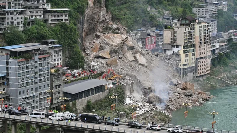CHINE: AU MOINS 51 MORTS ET DIX DISPARUS APRÈS UN GLISSEMENT DE TERRAIN