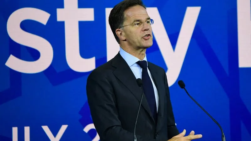 DÉJÀ UN AVALANCHE DE CONTRATS AU SOMMET DE L’OTAN DONT UN POUR AIRBUS: AVEC L’A330 MRTT ET L’A440, L’ORGANISATION ASSURE QU’ELLE DISPOSERA DE « DEUX FLOTTES MULTINATIONALES HAUTEMENT PERFORMANTES »