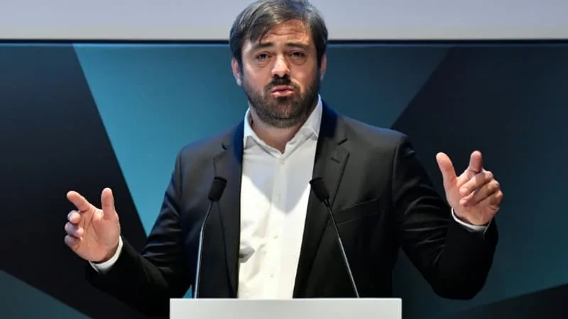 « LES FRANÇAIS PRÉFÈRENT BIEN PLUS ÉPARGNER QUE CONSOMMER »: LE PATRON DE FNAC-DARTY EXPLIQUE POURQUOI LES VENTES DU GROUPE RECULENT DANS L’HEXAGONE ALORS QU’ELLES PROGRESSENT CHEZ NOS VOISINS EUROPÉENS