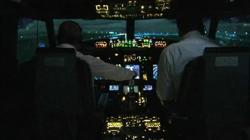 IL ENCOURT LA PEINE DE MORT EN INDONÉSIE: UN PILOTE DE LIGNE DE LA MALAYSIA AIRLINES DROGUÉ A ÉTÉ ARRÊTÉ À L’AÉROPORT DE JAKARTA AVEC 70.000 COMPRIMÉS D’ECSTASY