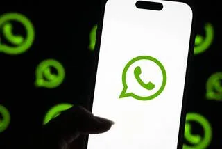DES ESCROCS SE FONT PASSER POUR SA FILLE SUR WHATSAPP, UNE RETRAITÉE ESPAGNOLE LEUR VERSE PLUS DE 90 000 €